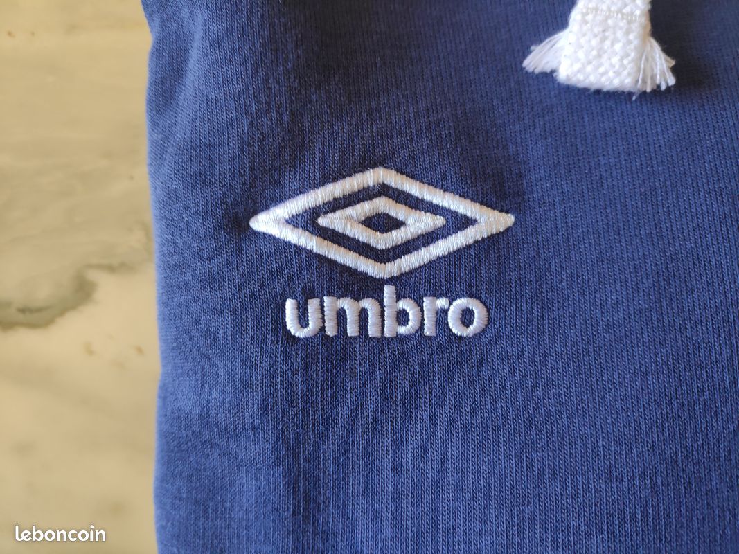 Sweat à capuche Umbro taille L (image 5)