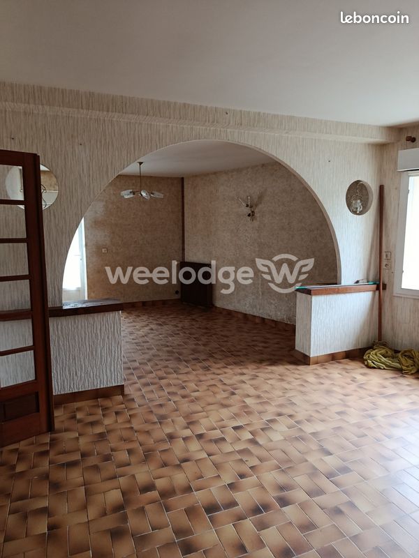 Maison 6 pièces 258 m² · à La Pérouille · 258 m² · 87 000 €