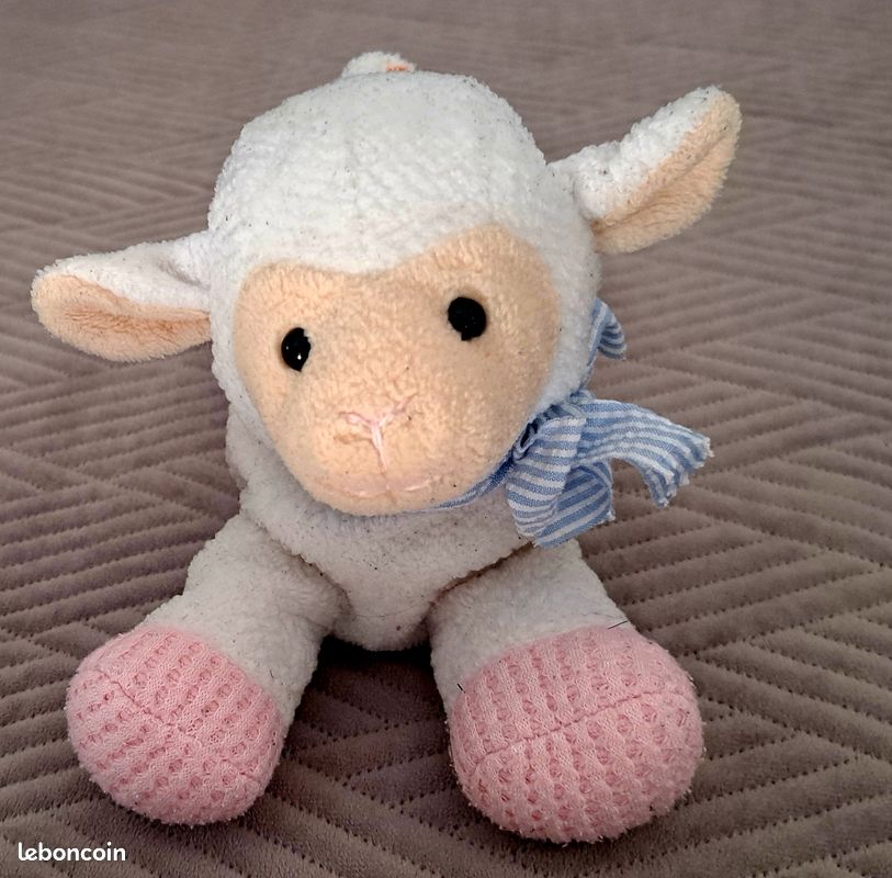 Peluche agneau avec grelot craquante et sonore (image 1)