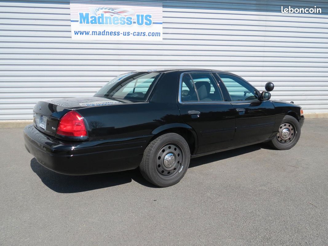 Ford Crown Victoria P71 Police Interceptor 2011 (image 2)
