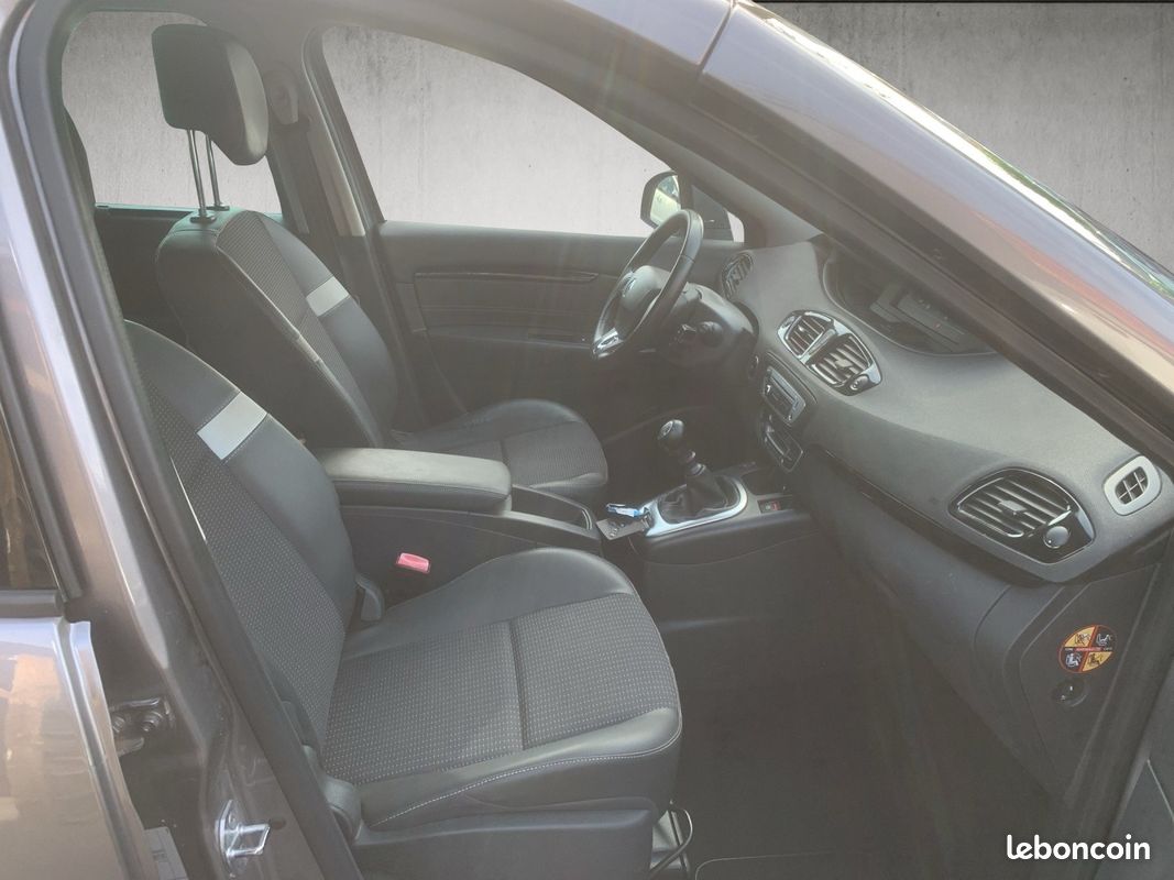 RENAULT SCENIC III dCi 110 Energy eco2 Bose Edition (image 16)