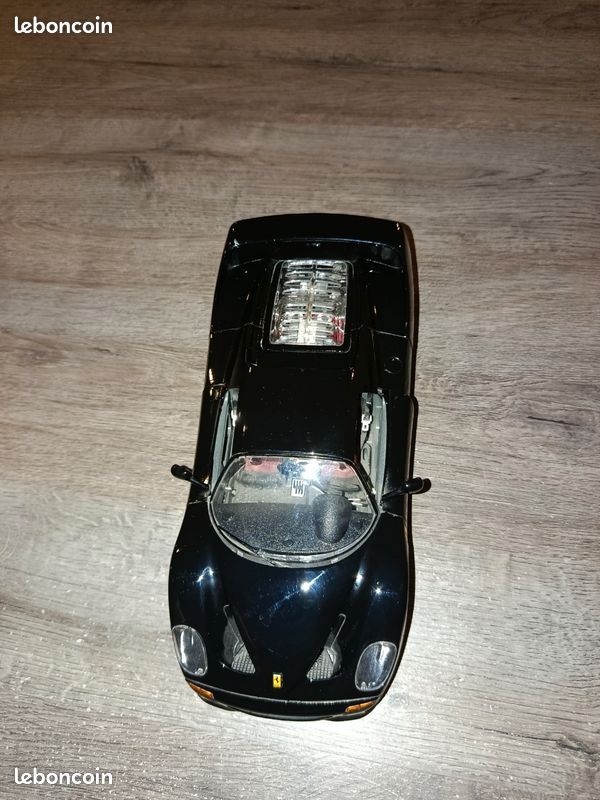Miniature Burago 1/18 - Ferrari F50 Barchetta 1995 - Noire Et Or - RARE (sans Boîte)