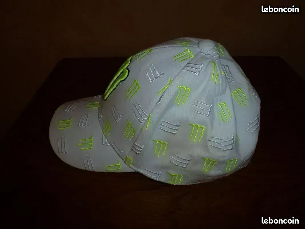 Vend une jolie casquette Monster blanche et jaune fluo taille 57 (image 2)