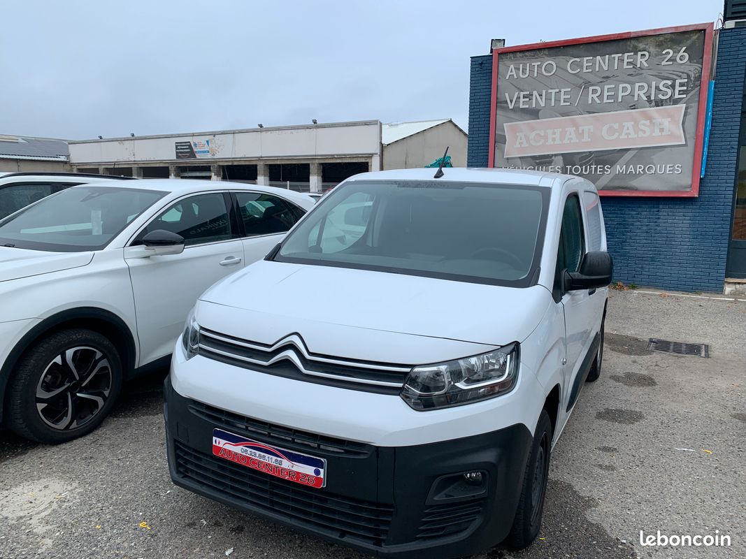 Citroën Berlingo Taille M 650kg BlueHDi 100 S&S BVM6 Club /an 2023/Clim/Radars/Prix TTC (image 1)