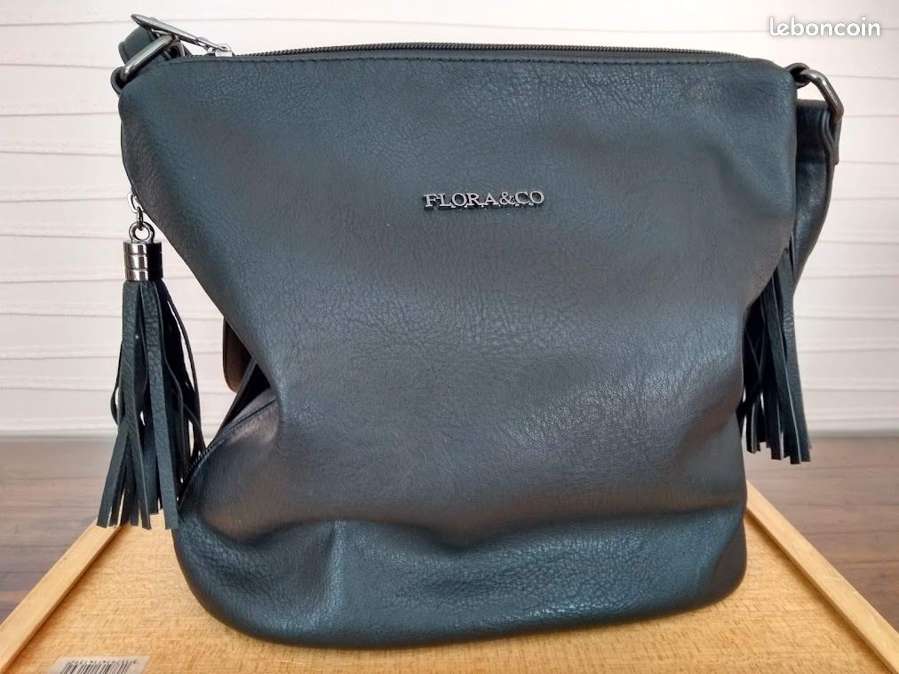 Sac à main en bandoulière Flora and Co bleu marine NEUF