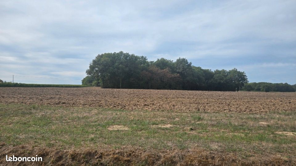 Terrain 2530 m² · à Saint-Savin · 47 000 €