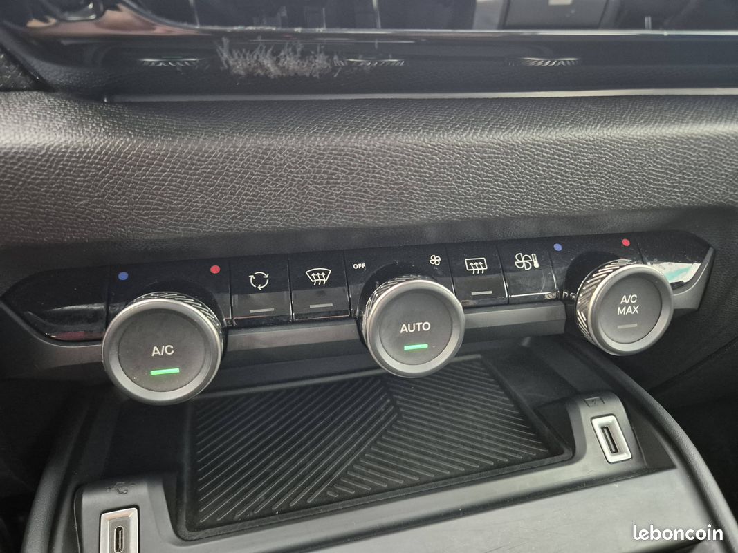 CITROEN C4 BlueHDi 130 S&S EAT8 Feel Pack (image 15)