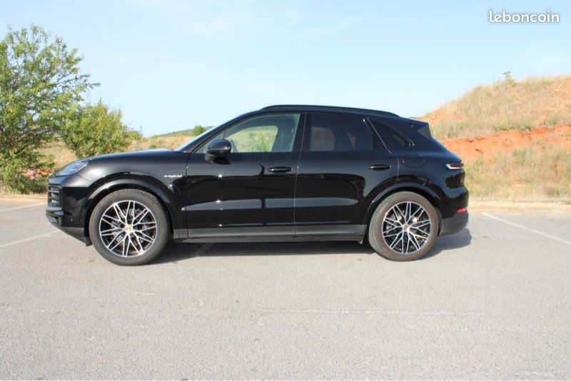 Cayenne E-Hybrid / Hybride /Pneus neufs / Etat neuf (image 2)
