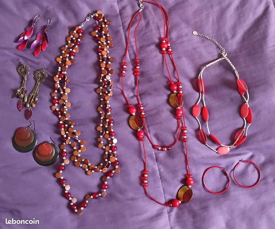 Éclat Rouge : Comment les Bijoux Rouges Peuvent Enflammer Votre Style