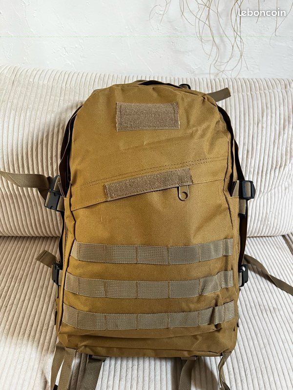 Sac à dos tactique 35-40L kaki – imperméable, MOLLE, robuste, randonnée / urbain (image 2)