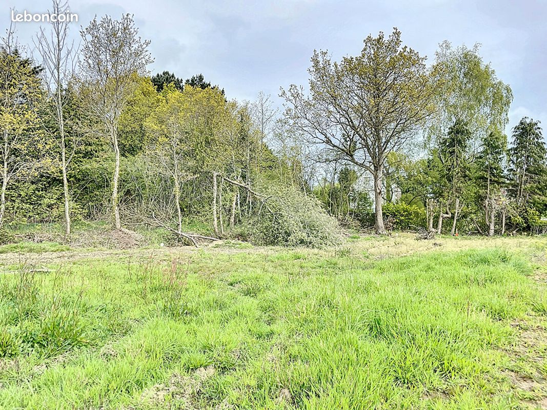 Terrain 1000 m² · à Saint-Julien · 1 000 m² · 81 990 €