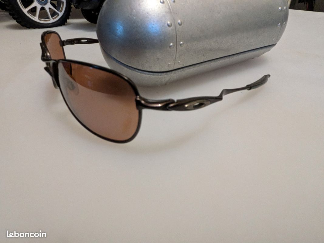 Vends lunette solaire femme OAKLEY (image 1)