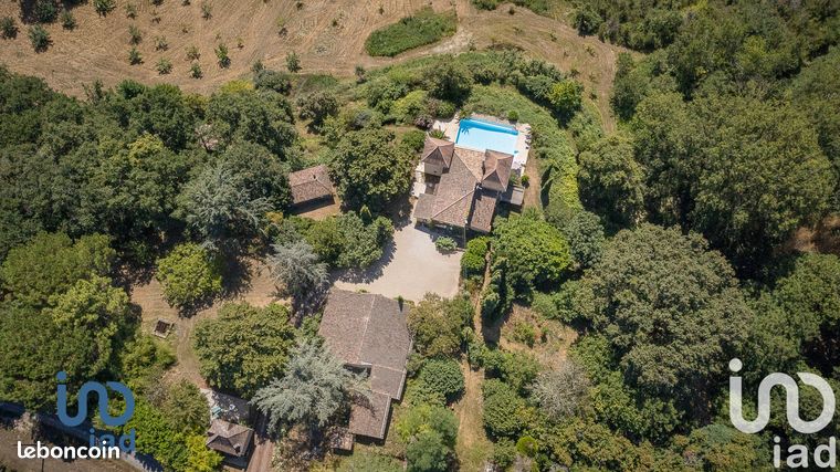 Maison 7 pièces 231 m²