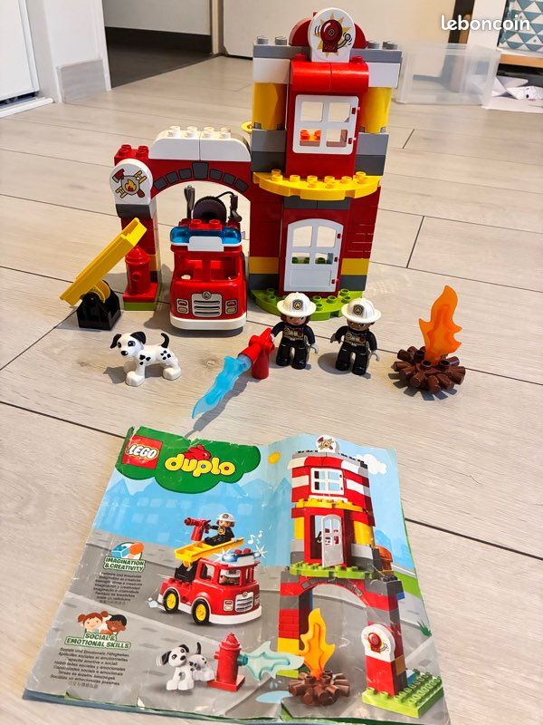 LEGO DUPLO Town La caserne de pompiers Jeux Jouets