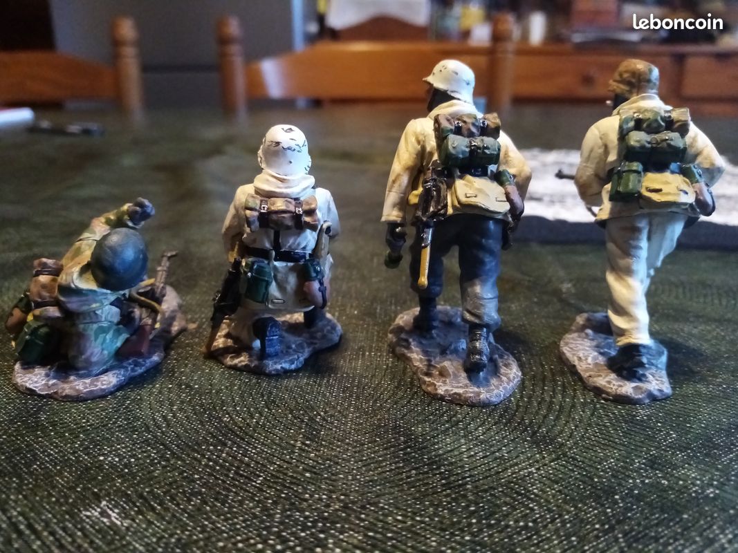 King and Country French Sitting Wounded NA398