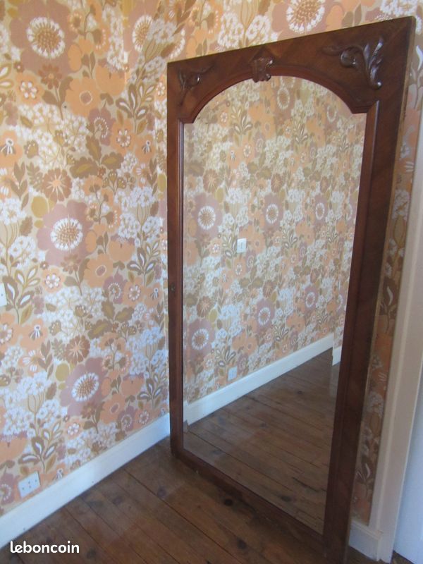 Porte bonnetière en noyer avec miroir (image 1)