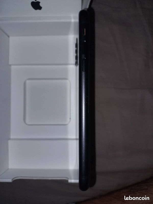 IPhone 11 64giga avec boite (image 6)