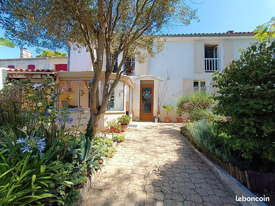 Maison 6 pièces 147 m² · à Saint-Brice · 147 m² · 207 000 €