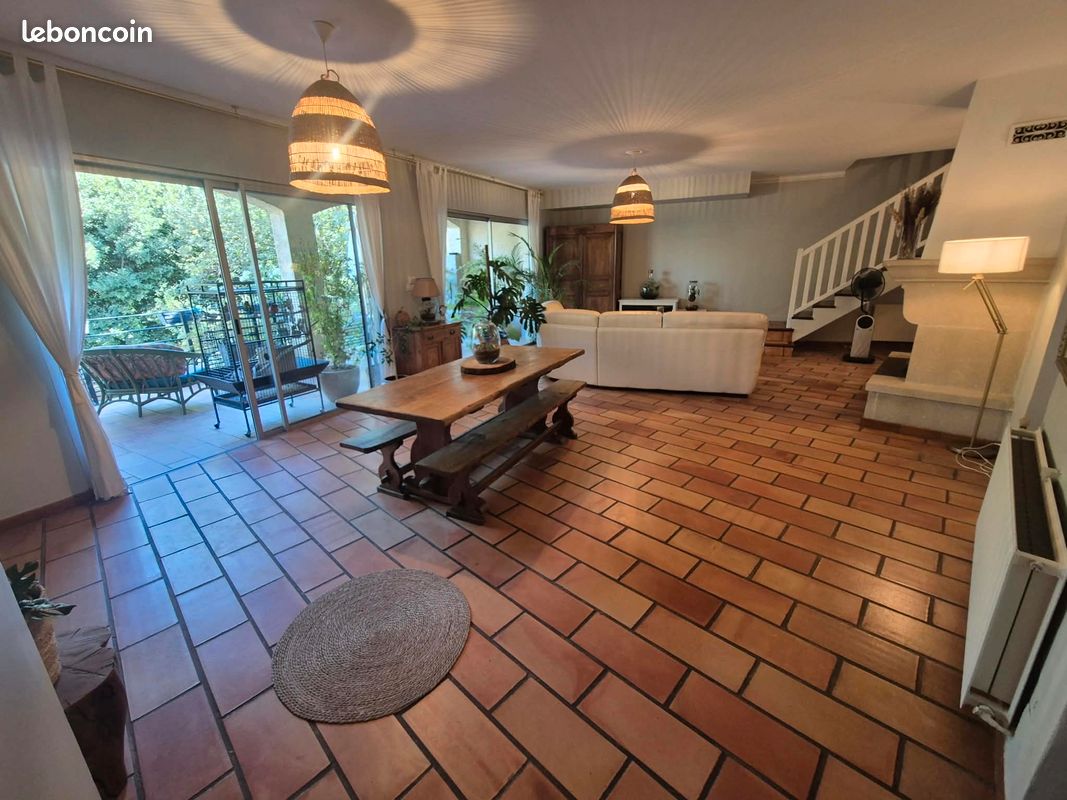 Maison 6 pièces 150 m² · à Laudun-l'Ardoise · 150 m² · 1 300 €/mois
