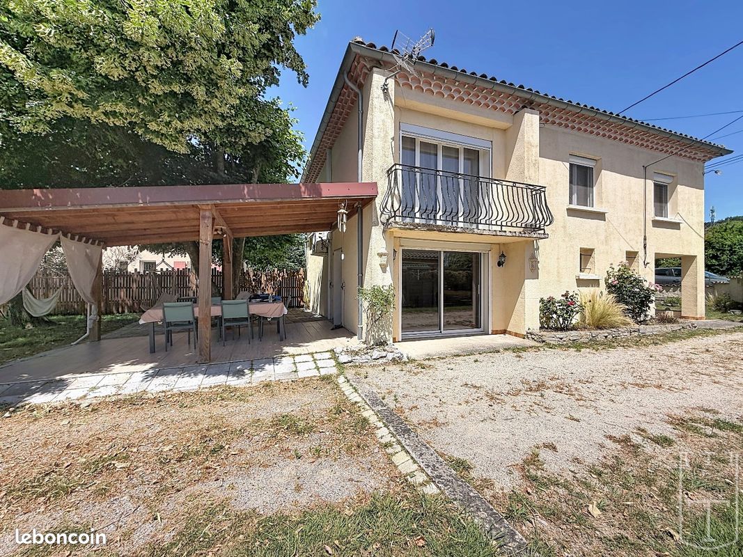 Maison 8 pièces 157 m² · à Ruoms · 157 m² · 340 000 €
