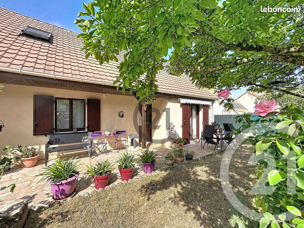 Maison 5 pièces 100 m² · à La Brosse-Montceaux · 100 m² · 239 000 €