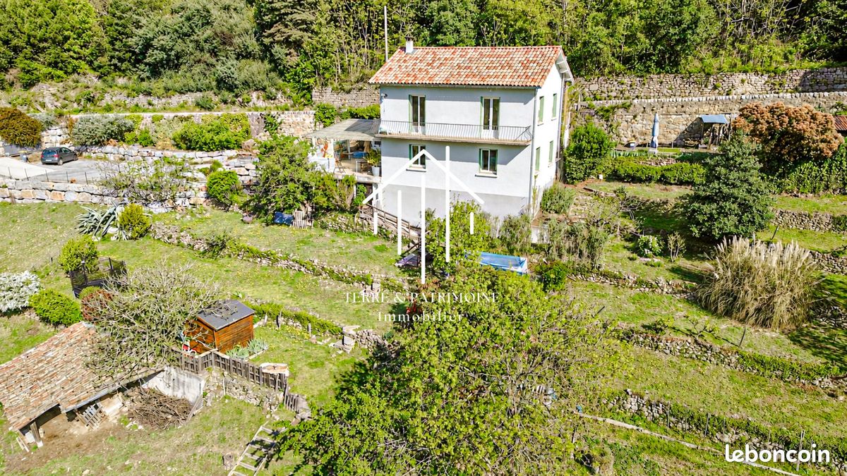 Maison 4 pièces 114 m² · à Meyras · 114 m² · 210 000 €