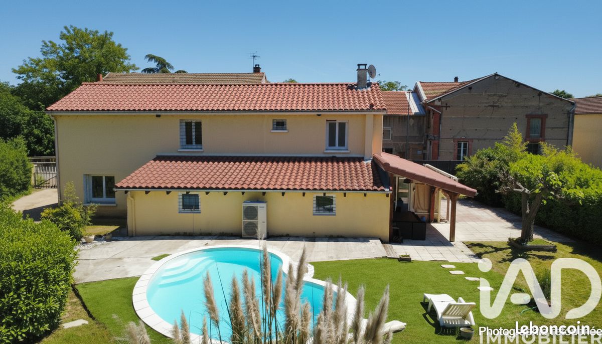 Maison 5 pièces 132 m² · à Mornand-en-Forez · 132 m² · 265 000 €