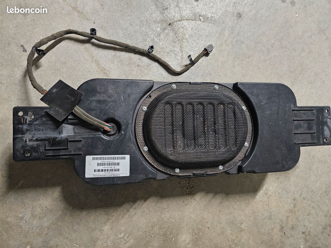 Sub woofer Jeep Wrangler JKU (image 3)
