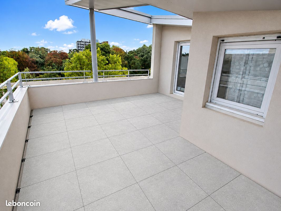 Appartement 4 pièces 102 m² · à Vénissieux · 102 m² · 250 000 €