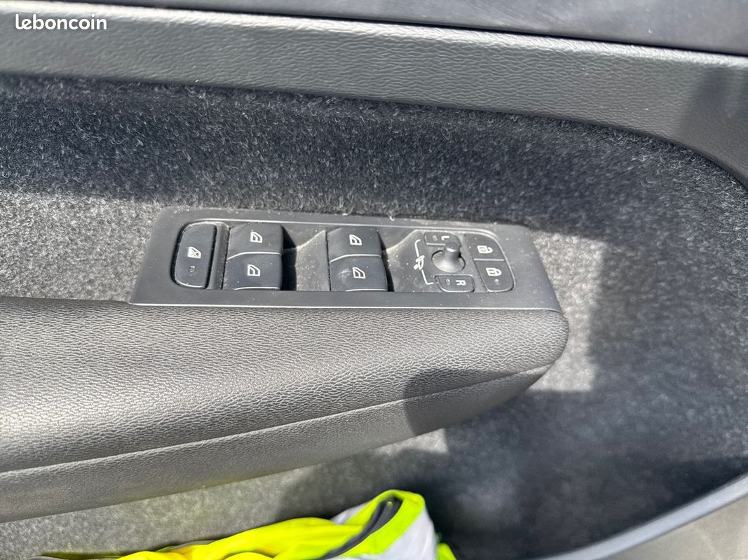 VOLVO XC40 T4 190 ch Geartronic 8 Inscription (image 15)