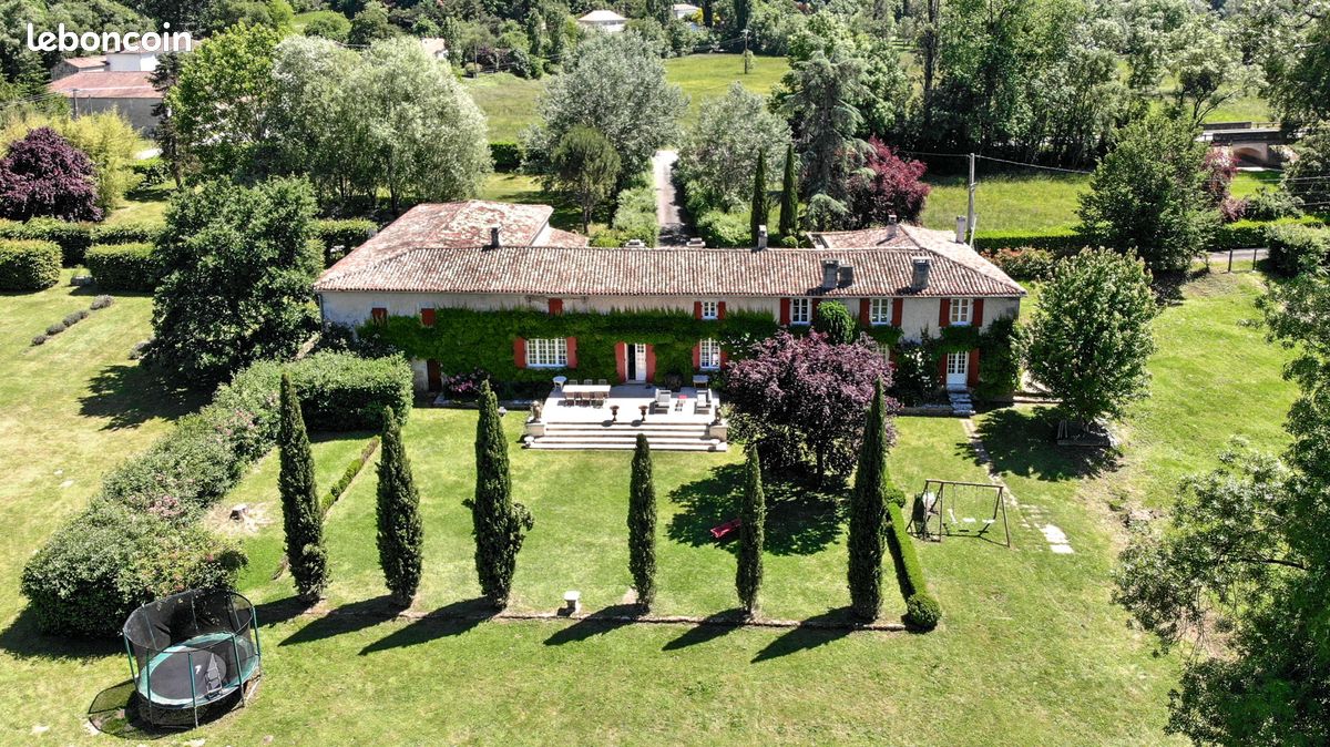 Maison 12 pièces 380 m² · à Champniers · 380 m² · 730 000 €