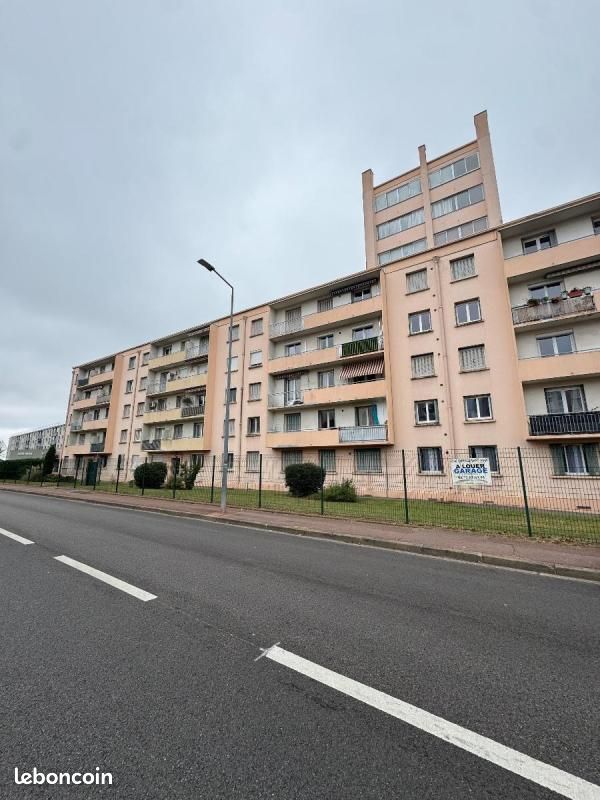 Parking 16 m² · à Décines-Charpieu · 16 m² · 80 €/mois