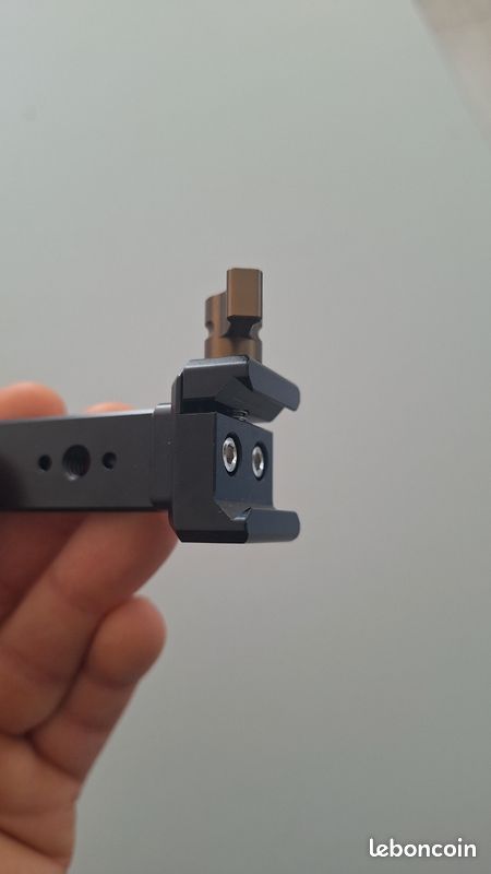 Support de moniteur MINIFOCUS en aluminium, compatible avec les cages vidéo équipées d'un rail NATO (SmallRig, Tilta, Neewer, etc.) (image 6)