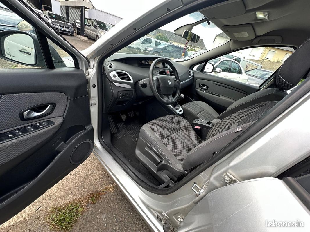 Renault SCENIC III Renault Grand Scenic 2011 - III 1.5 DCI 105 AUTHENTIQUE 7PL - Diesel - Boîte manuelle (image 6)