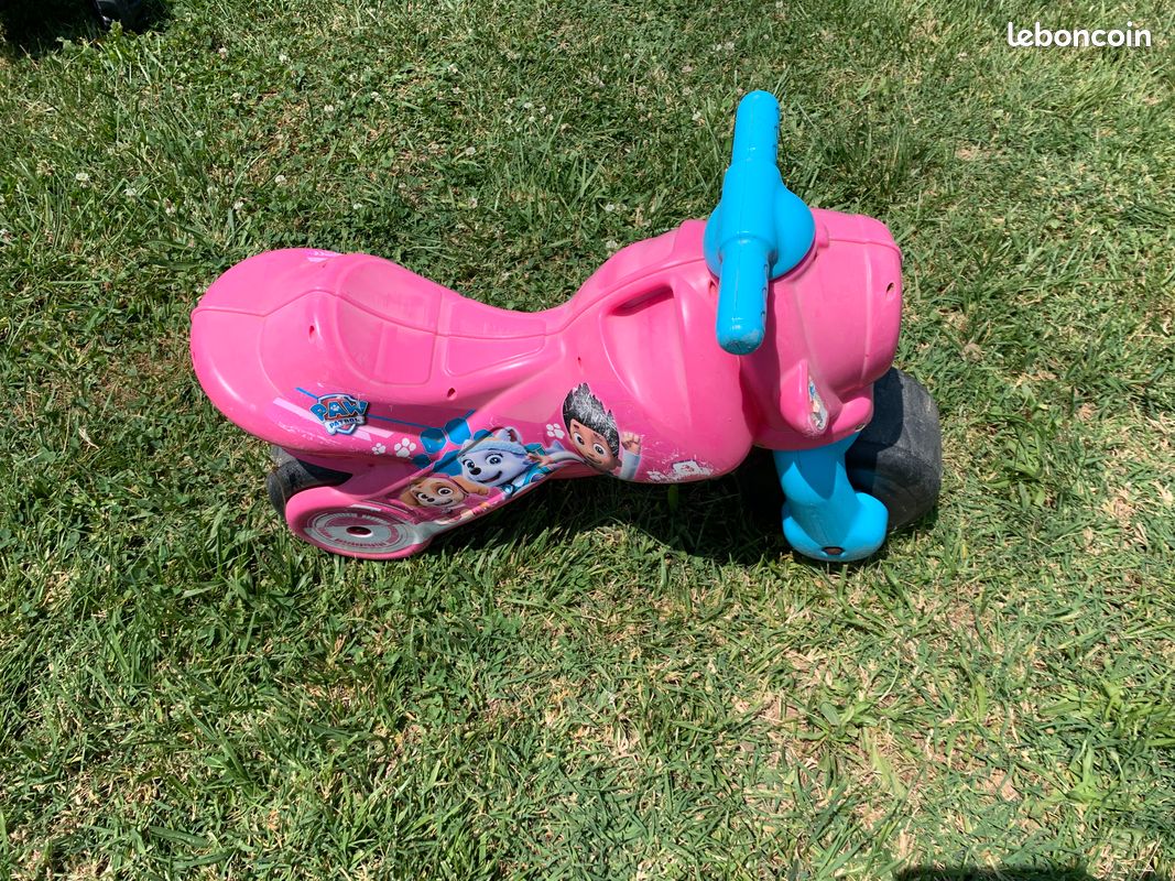 Moto porteur rose (image 3)