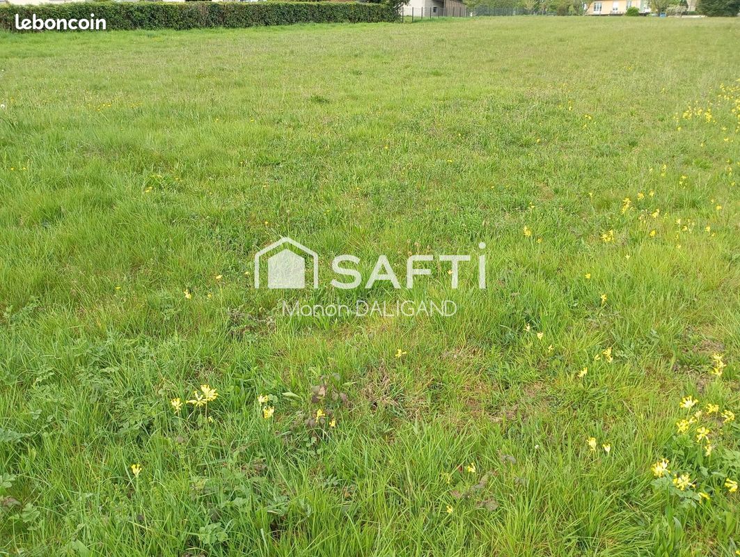 Terrain 1075 m² · à Curdin · 1 075 m² · 32 192 €