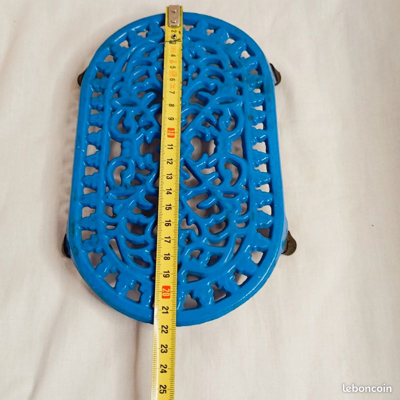 ANCIEN DESSOUS DE plat Table de Cuisine en Fonte Peinte en Bleu Bon Appétit