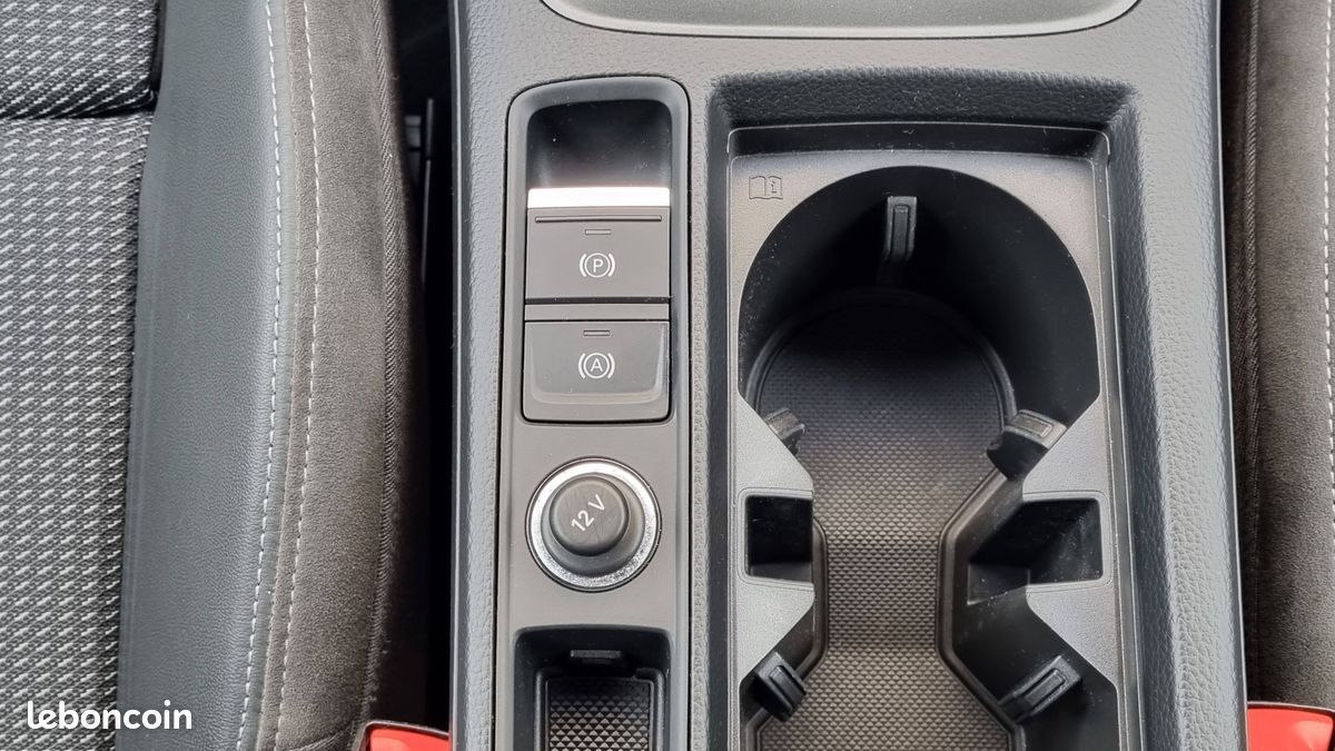 AUDI Q3 45 TFSIe 245 ch S tronic 6 S line (image 30)