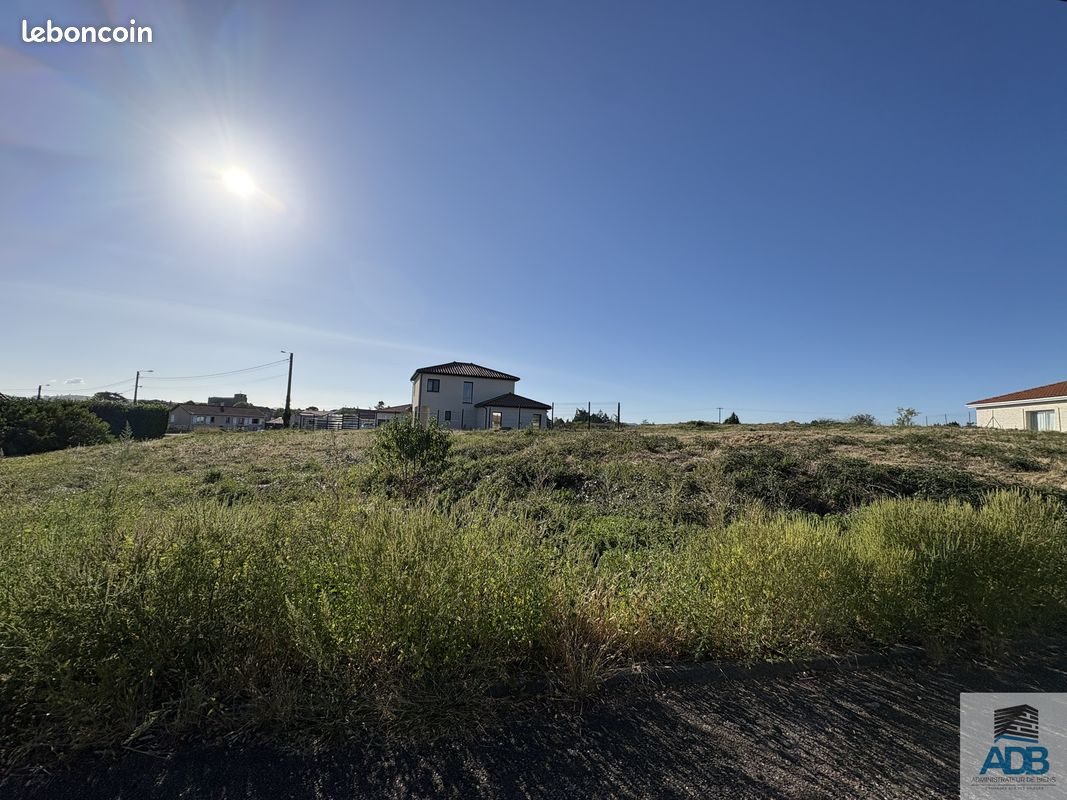 Terrain 1198 m² · à Saint-Jean-Saint-Maurice-sur-Loire · 1 198 m² · 83 860 €