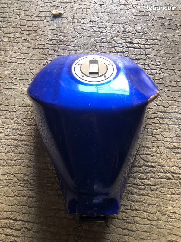 Réservoir Suzuki GSR 750 Équipement moto