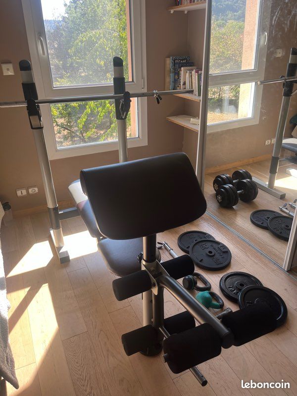 Lot complet musculation : Banc multi-exercices + Barre, Haltères & Poids (image 1)
