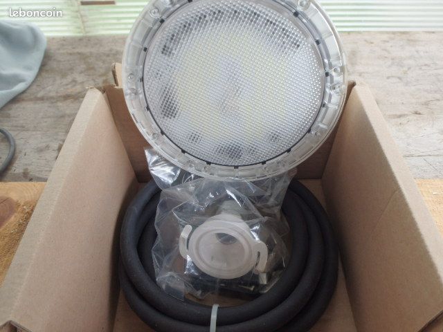 Projecteur leds pour piscine (image 1)