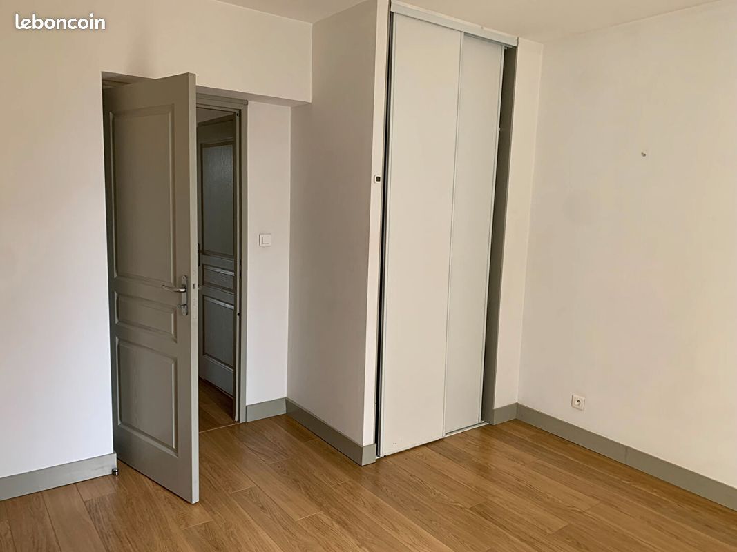 Appartement 3 pièces 74 m² · à Saintes · 74 m² · 730 €
