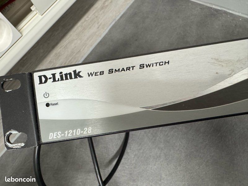 Switch des-1210-28 (image 2)