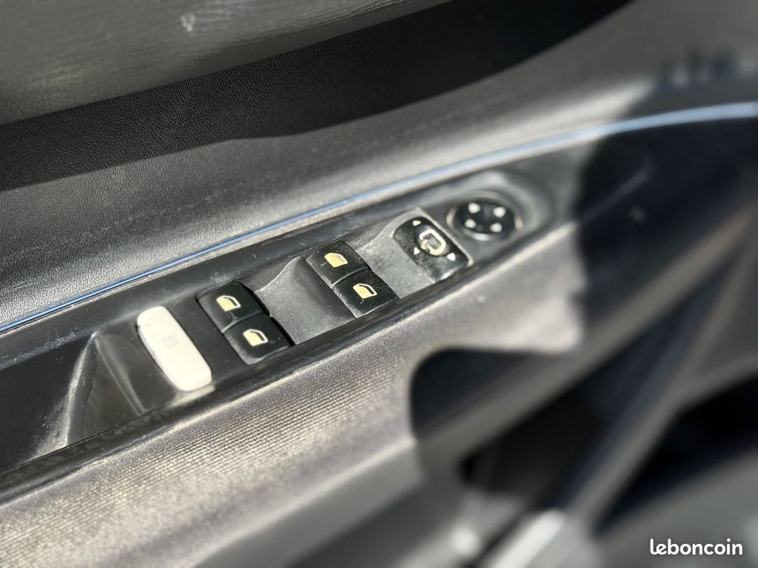 Citroën C4 1.6 HDI 110CH Exclusive – Régulateur – Clim Auto – Jantes Alu – Révisée & Garantie 6 mois (image 26)