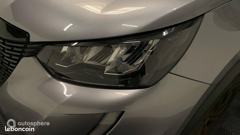 Peugeot 2008 1.2 PureTech 100ch S&S Style (image 17)