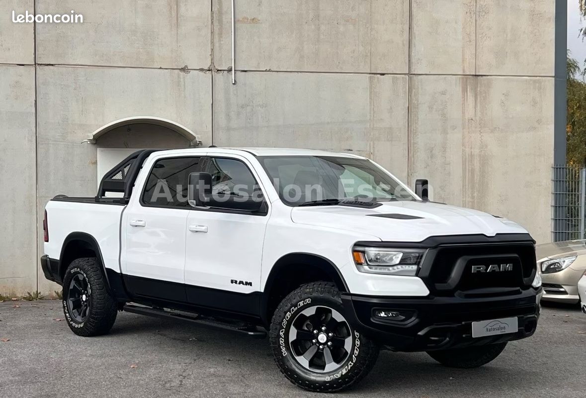 Dodge RAM 1500 Rebel 5.7 HEMI V8 401 ch 4x4 – Harman Kardon – CarPlay – Suspensions pneumatiques (image 2)