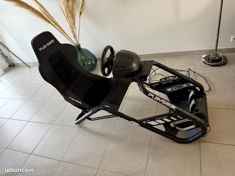 Playseat Trophy + volant + pédalier ( T300 RS ) (image 2)