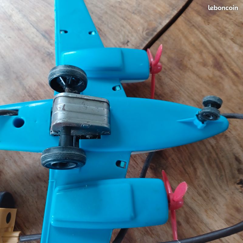 Avion Joustra Cessna jouet à friction Canton Neuchâtel