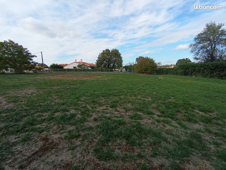 Terrain 700 m² · à Soyaux · 70 000 €